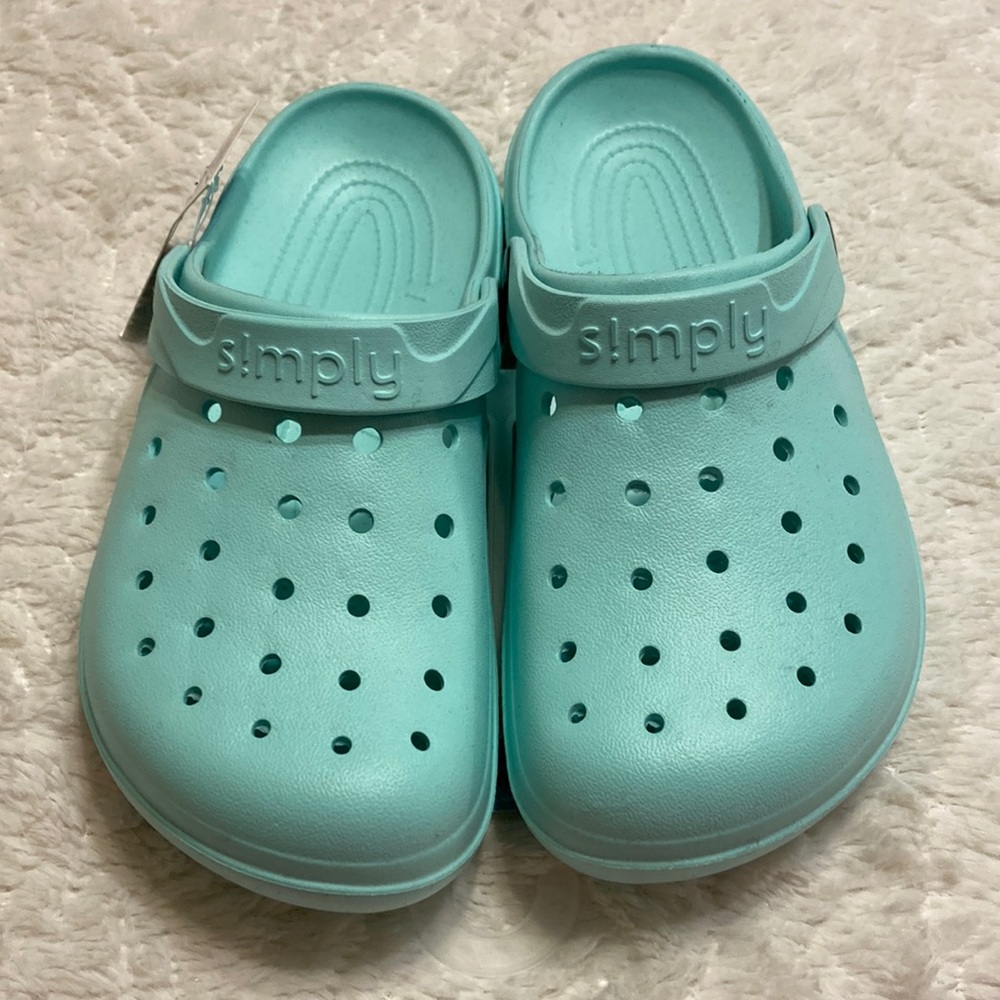 New With Tags Simply Southern Croc Type Shoes. Women’s Size 8 Men’s Size 6